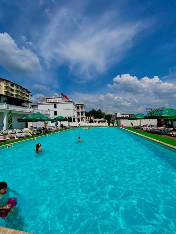 Hotel Premier Class Valea Lupului  Extérieur photo